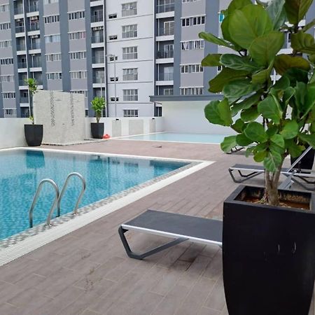 Impiana Homestay Near Putrajaya, Cyberjaya, Musliem Only,Wifi,Netflix Kampung Dengkil Esterno foto