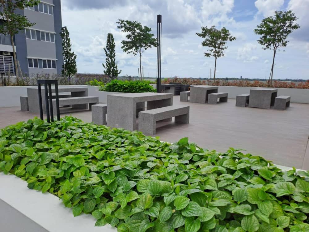 Impiana Homestay Near Putrajaya, Cyberjaya, Musliem Only,Wifi,Netflix Kampung Dengkil Esterno foto