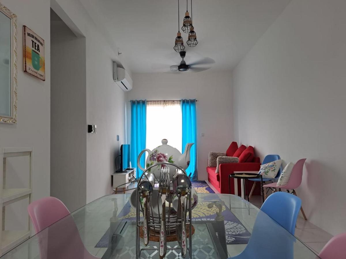 Impiana Homestay Near Putrajaya, Cyberjaya, Musliem Only,Wifi,Netflix Kampung Dengkil Esterno foto