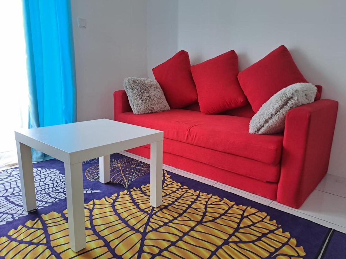 Impiana Homestay Near Putrajaya, Cyberjaya, Musliem Only,Wifi,Netflix Kampung Dengkil Esterno foto