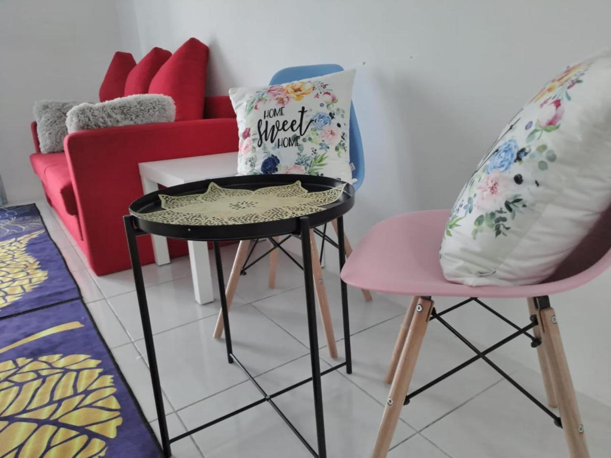 Impiana Homestay Near Putrajaya, Cyberjaya, Musliem Only,Wifi,Netflix Kampung Dengkil Esterno foto