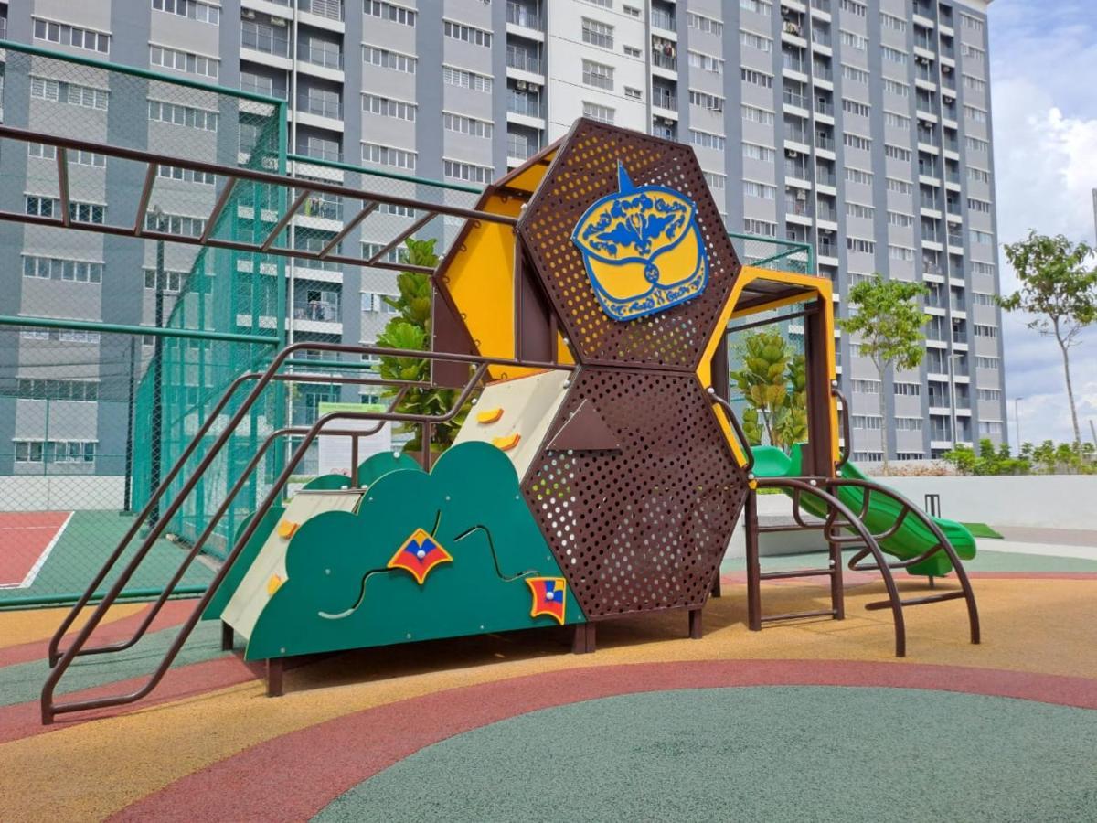Impiana Homestay Near Putrajaya, Cyberjaya, Musliem Only,Wifi,Netflix Kampung Dengkil Esterno foto