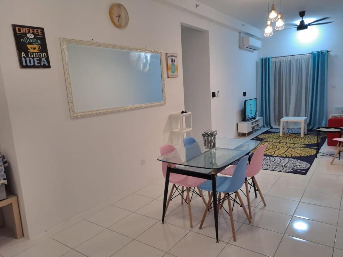 Impiana Homestay Near Putrajaya, Cyberjaya, Musliem Only,Wifi,Netflix Kampung Dengkil Esterno foto