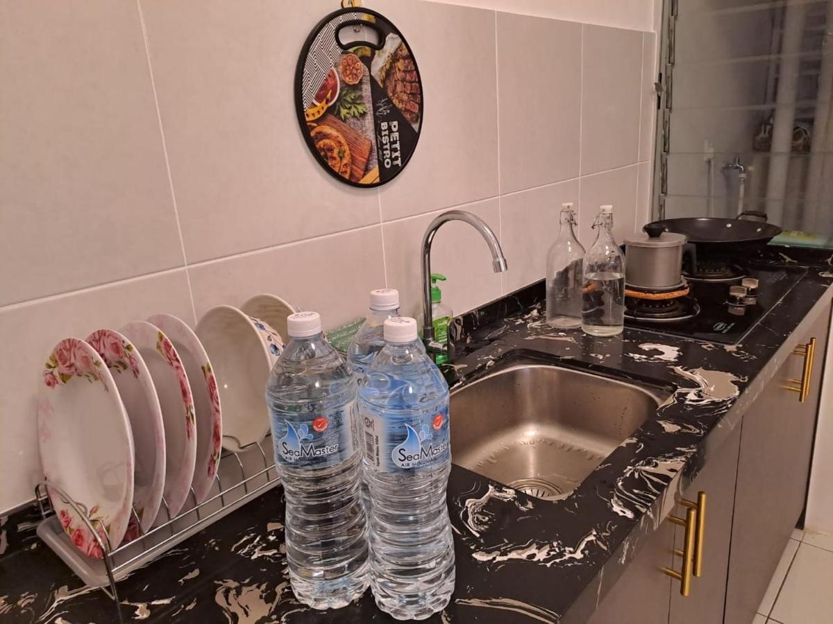 Impiana Homestay Near Putrajaya, Cyberjaya, Musliem Only,Wifi,Netflix Kampung Dengkil Esterno foto