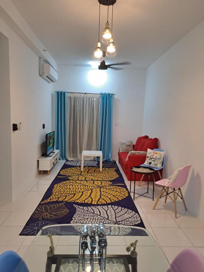 Impiana Homestay Near Putrajaya, Cyberjaya, Musliem Only,Wifi,Netflix Kampung Dengkil Esterno foto