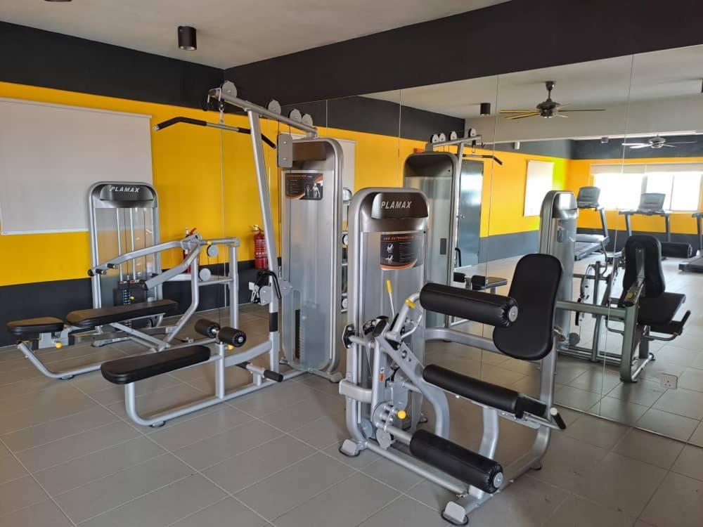 Impiana Homestay Near Putrajaya, Cyberjaya, Musliem Only,Wifi,Netflix Kampung Dengkil Esterno foto
