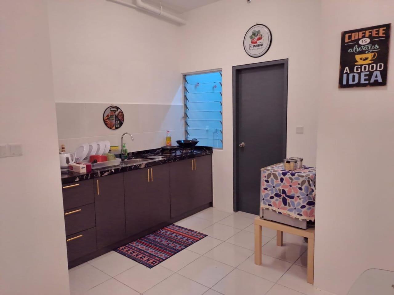 Impiana Homestay Near Putrajaya, Cyberjaya, Musliem Only,Wifi,Netflix Kampung Dengkil Esterno foto