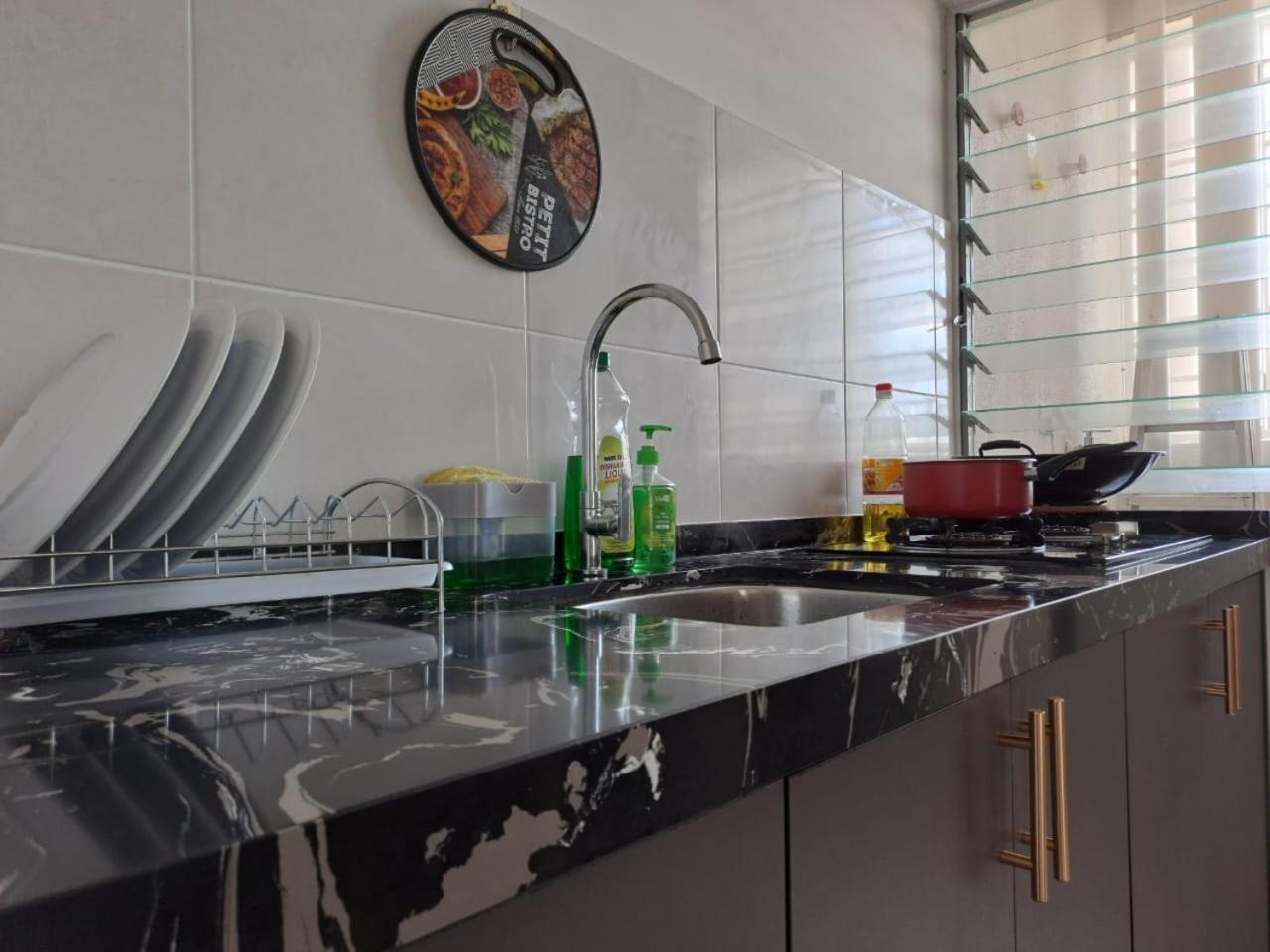 Impiana Homestay Near Putrajaya, Cyberjaya, Musliem Only,Wifi,Netflix Kampung Dengkil Esterno foto