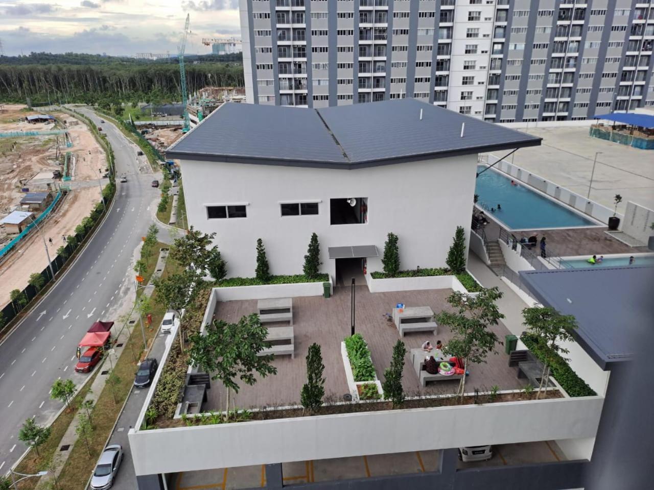 Impiana Homestay Near Putrajaya, Cyberjaya, Musliem Only,Wifi,Netflix Kampung Dengkil Esterno foto