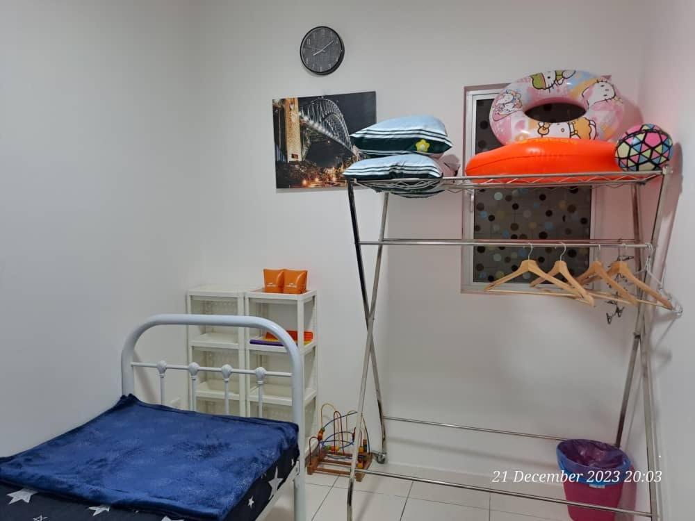 Impiana Homestay Near Putrajaya, Cyberjaya, Musliem Only,Wifi,Netflix Kampung Dengkil Esterno foto