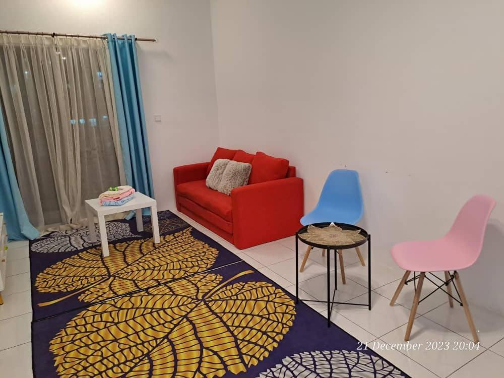 Impiana Homestay Near Putrajaya, Cyberjaya, Musliem Only,Wifi,Netflix Kampung Dengkil Esterno foto